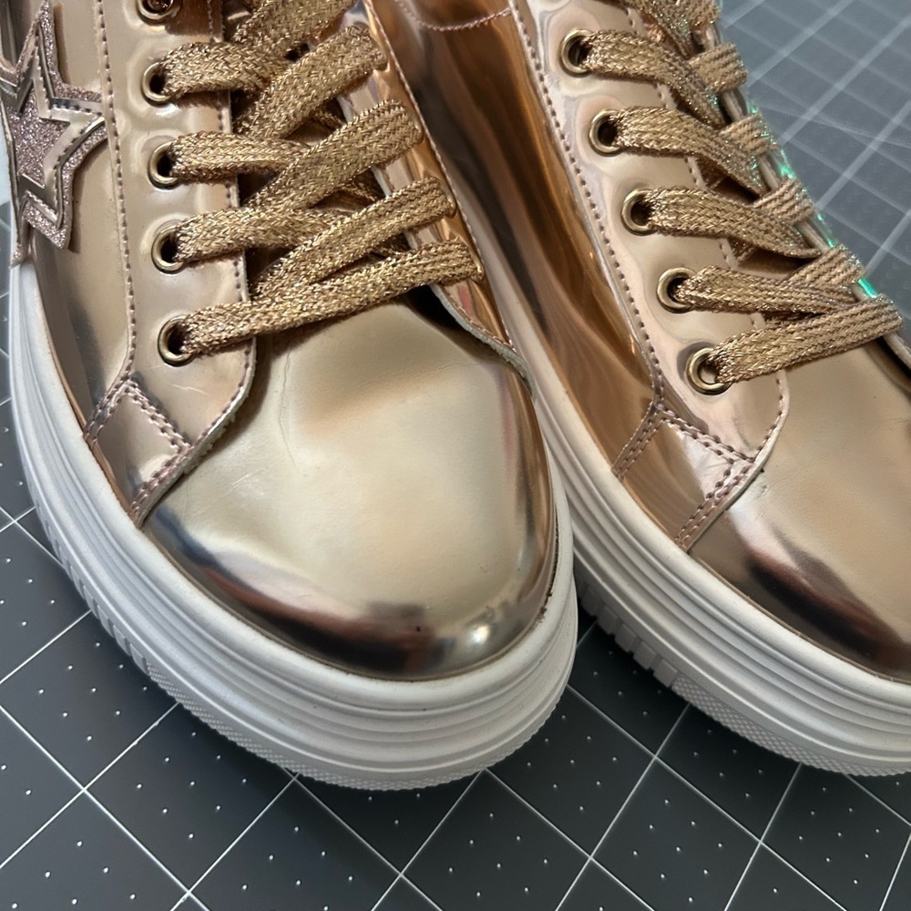 Nature Breeze Rose Gold Star Sneakers